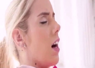 White beauty swallows a huge black snake